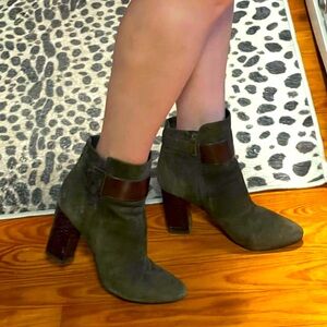 Tommy Hilfiger Booties 🌲